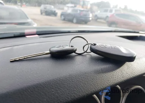 2013 Toyota Tundra Double Cab Sr5 z USA, uszkodzony, nr VIN 5TFUM5F15DX048271